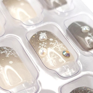 Set 30 Unghii False Reutilizabile cu Manichiura Instant, Model 'Let it Snow"