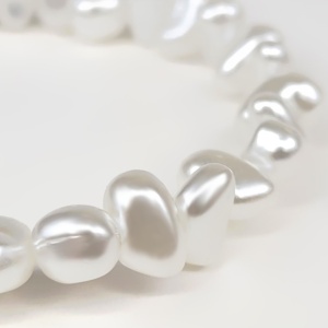 Bratara Elastica cu Perle Neregulate si Aspect Siddefat Model 'Pearl Harmony'