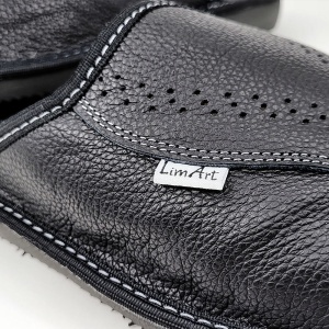 Papuci de Casa din Piele Îmblăniți cu Lână - Lim Art Model 'Luxury Mistery' Black-Prezentare detaliu logo LimArt.