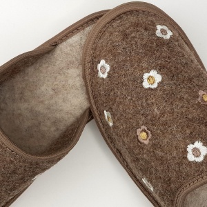 Papuci de Casă din Postav Lim Art 'Cosy Petals' Cream - Prezentare papuci cu vedere de sus.