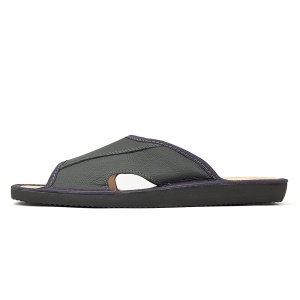 Profil modern 'Summer Luxury' - eleganță masculină într-o nuanță versatilă de gri.