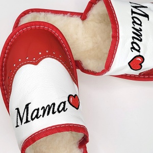 Papuci de Casă Îmblăniți cu Lână Naturală Tylbut Model „Love You Mama” - Papuci detalii broderie.