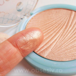 Pudra de Iluminat pentru Fata si Corp Golden Waves Highlighter Bell