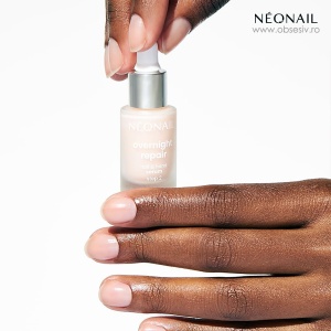 Ser Nutritiv și Reparator Unghii și Cuticule peste Noapte NeoNail Overnight Repair - Prezentare produs în ambient.