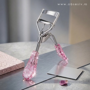 Răsfăț cosmetic: Design modern și performanță premium pentru a ridica instantaneu orice tip de gene.