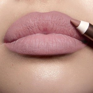 Creion de Buze cu Gel Rezistent la Apă Variete Eveline | Machiaj perfect 24H | Culoare intensă | Aplicare ușoară | Buze perfecte | Vegan 05 Angel Nude