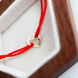 Bratara Heart Collection cu snur si inimioara cu talpita bebelus din aur 14k - Img 2