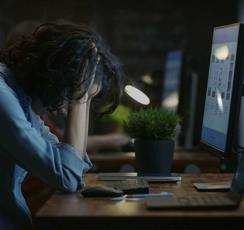 O imagine care conține persoană, de interior, calculator, monitor de computer
Conținutul generat de inteligența artificială poate fi incorect.