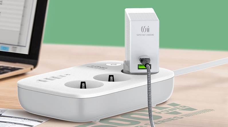 O imagine care conține calculator, Dispozitiv electronic, de interior, electronice
Conținutul generat de inteligența artificială poate fi incorect.