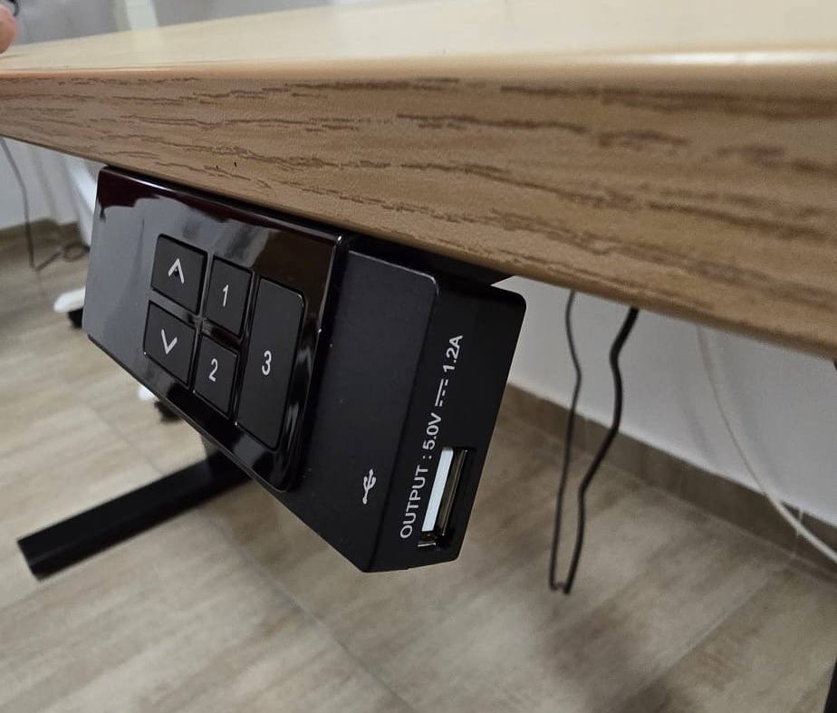 Birou reglabil pe inaltime TerrA9 Performance BLACK- 2 motoare marca Timotion + aplicatie bluetooth, CADRU NEGRU (Dimensiune blat: 120x60 cm, Culoare blat: Stejar negru 18mm) - 1 | YEO