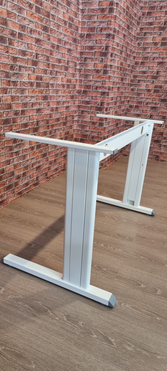 Birou metalic cu structura fixa (Dimensiune blat: 120x60 cm, Culoare blat: Alb 25mm, Termen de livrare: 2 zile) - 1 | YEO