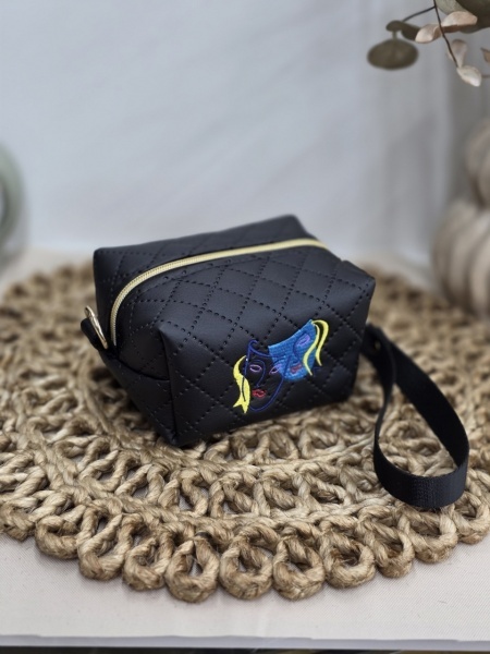 Boxy Bag -несесерът с маските (13/10/8 см)