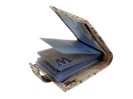 Ženski kožni novčanik za 12 kartica i papirni novac bež zmija - Img 6