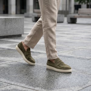 Maslinaste casual mokasine od velura