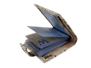 Ženski kožni novčanik za 12 kartica i papirni novac bež zmija - Img 6
