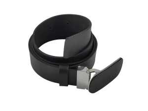 Muški kožni kaiš sa oblom crnom elegantnom pločicom