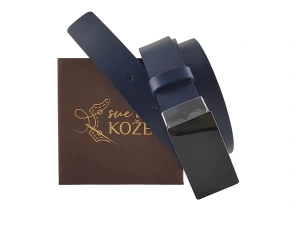 Teget muški kožni kaiš sa crnom elegantnom pločicom