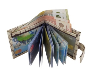 Ženski kožni novčanik za 12 kartica i papirni novac bež kroko - Img 6