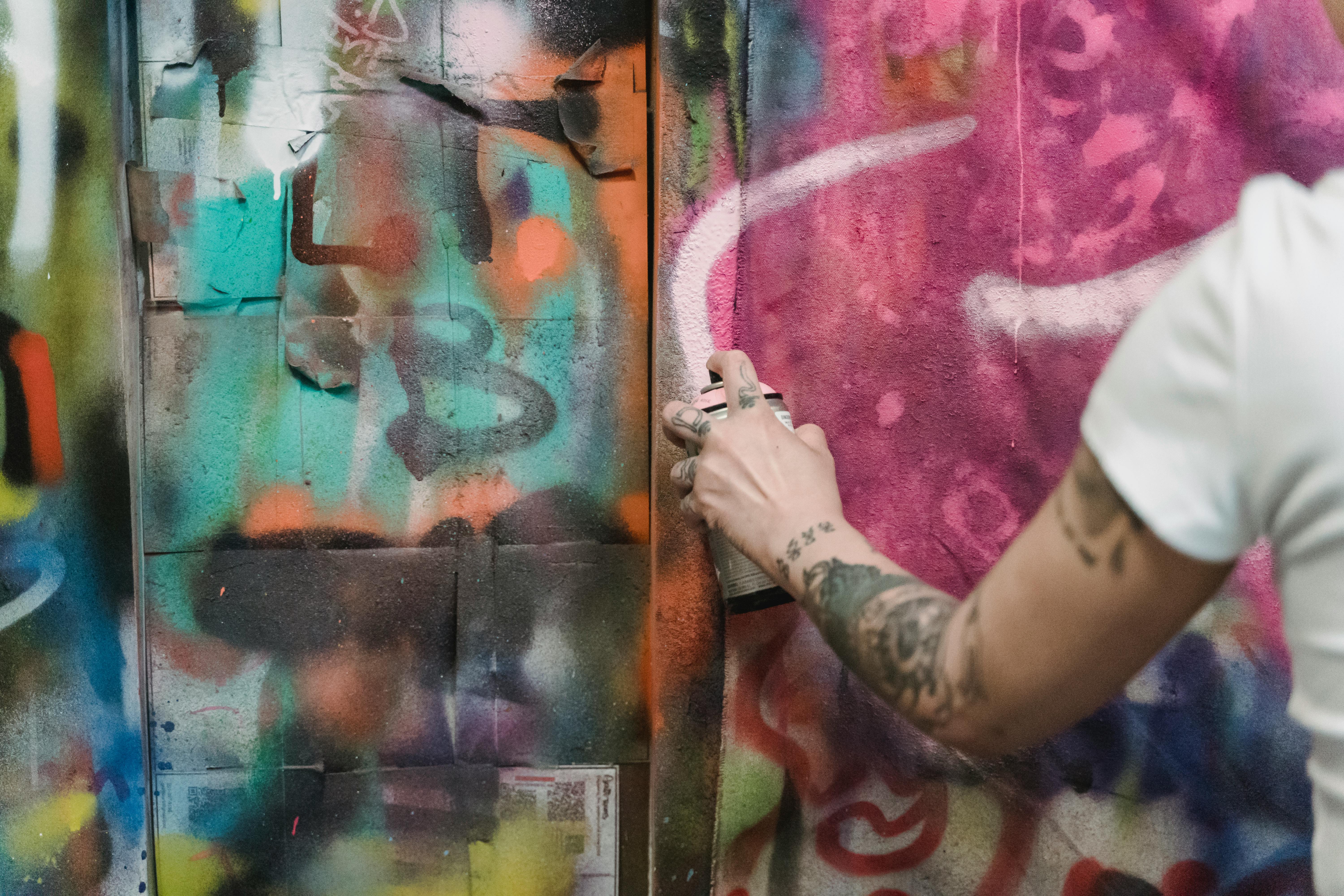 Spray-uri Montana – idei creative cu spray pentru începători în arta urbană