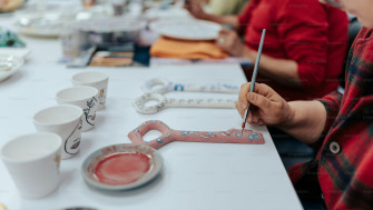 Pictează pe ceramică cu Pébéo – exprimă-ți stilul pe obiecte care durează