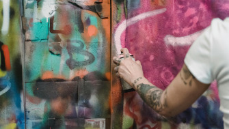 Spray-uri Montana – idei creative cu spray pentru începători în arta urbană