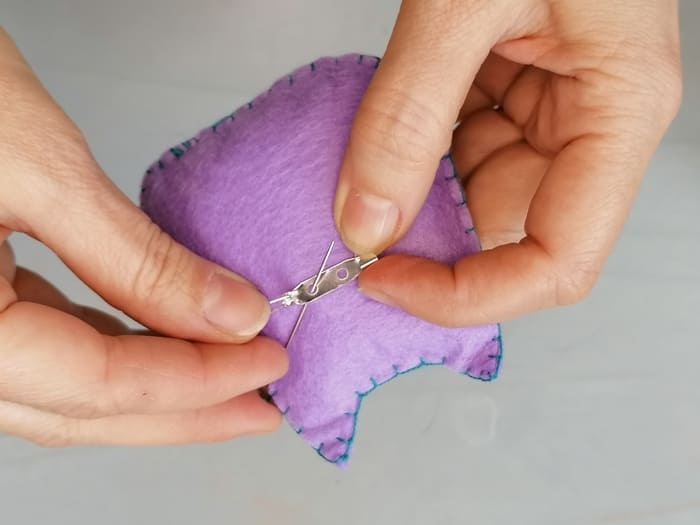 martisor brosa aplicare ac