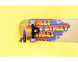 Set Marker UNI Posca Set 8 Culori PC-5M 4 Culori + PC-3M 4 Culori + Saculet Model 2025