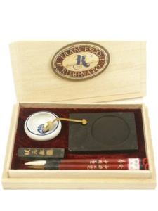 Set caligrafie Chinezeasca in cutie de lemn Rubinato CH11