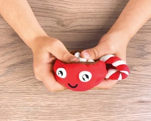 Set creatie cu argila usoara, 6 culori, Squishy Hero Cupcao, Okto, OK70125