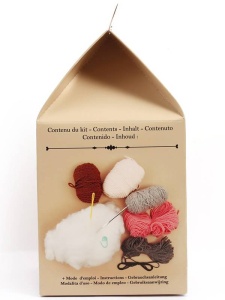 Kit creativ Amigurumi model Papusa Iris pentru crosetat 19 cm Graine Creative 420284