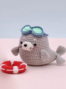 Kit crosetat Amigurumi foca Natto 130mm Graine Creative 420250