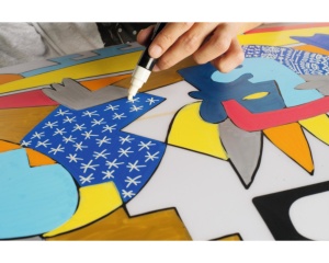 Set Marker UNI Posca Set 8 Culori PC-5M 4 Culori + PC-3M 4 Culori + Saculet Model 2025