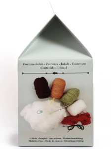 Kit creativ Amigurumi model Papusa Lina pentru crosetat 19 cm Graine Creative 420285