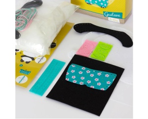 Kit de cusut pentru copii Little Couz’in Gustave the Panda set creativ breloc panda Mandarine KC110C