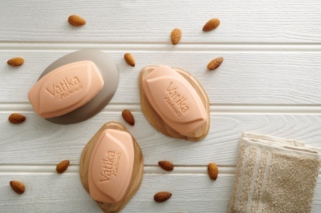 Dabur Vatika Natural Almond SoapSapun Hidratant Natural cu Migdale Dabur Vatika Bara Emolienta cu Unt de Shea 100g - Img 4