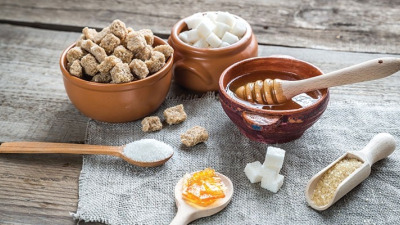 Cum sa eliminam treptat zaharul din alimentatie. Iata cu ce il putem inlocui in deserturile sanatoase raw-vegane