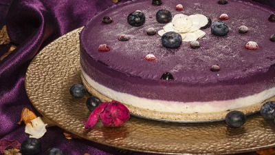 Tort de ciocolată cu fructe de pădure şi ghimbir fără foc