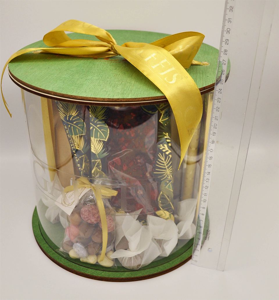 Pachet cadou GALFFIS într-o cutie decorativă verde.