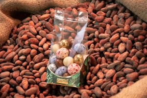 Selecție GALFFIS de drajeuri de ciocolată, 100 g – prezentare pe boabe de cacao
