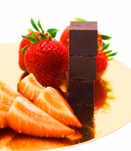 Praline neagra cu crema de capsuni - Img 3