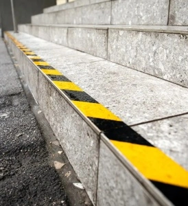Bandă Adezivă pentru Avertizare, 48mm/50 Metri, Galben/Negru - Siguranță și Avertizare Eficientă