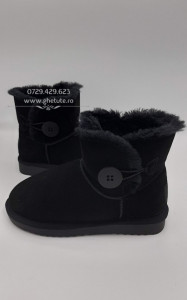 Ghete tip UGG -un nasture, negru
