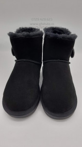 Ghete tip UGG -un nasture, negru