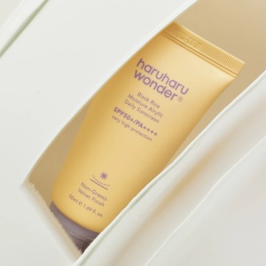 Haruharu Wonder Black Rice Moisture Airyfit Daily SPF 50+ PA++++ - Crema de fata hidratanta cu factor de protectie - Img 6