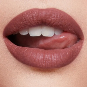 Set 3 mini rujuri de 1,5 g Charlotte Tilbury Iconic Mini Lip Trio - Img 4