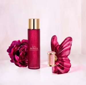 Carolina Herrera La Bomba Shimmering Body Oil - Ulei de corp stralucitor 150ml - Img 4