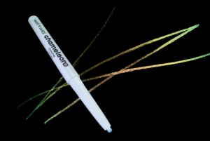 Wet N Wild Chameleon Chrome - Creion de ochi retractabil - Electric Prism - 0.2g - Img 3