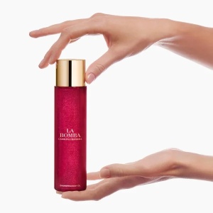 Carolina Herrera La Bomba Shimmering Body Oil - Ulei de corp stralucitor 150ml - Img 2