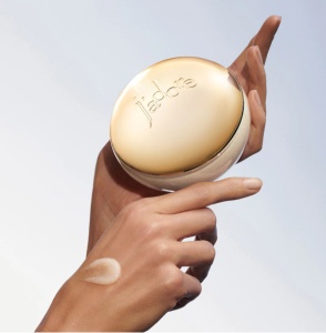 Dior J Adore Les Adorables Shimmering Body Scrub - Exfoliant corporal cu sclipici 150ml - Img 4