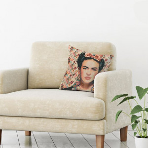 Perna decorativa cu o fata, dimensiune 45x45x12 cm, Frida Kahlo - Img 2